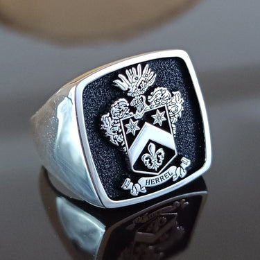 Cubo family crest
